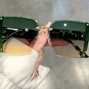 VIUIRNKA Women's Green Gradient Square Oversized Sunglasses - Designer Style